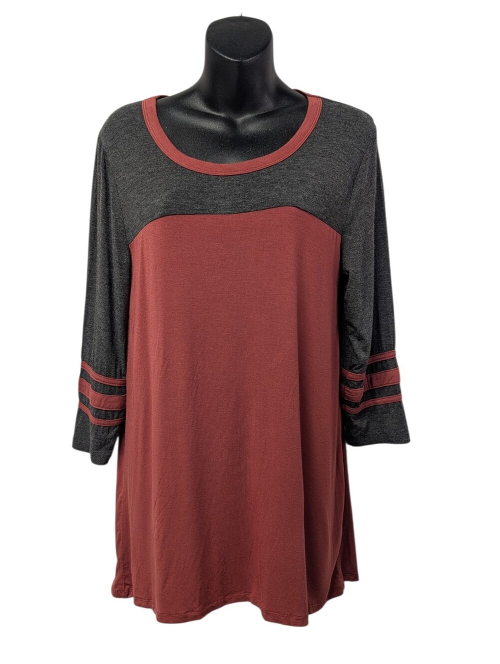 Liv & Piper Womens Colorblock Tunic T-Shirt M Burgundy Gray 3/4 Sleeve NWT